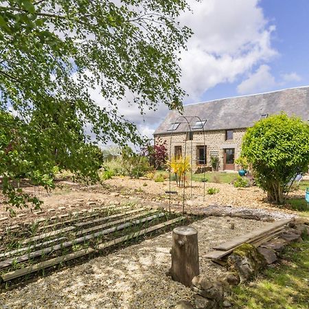 Le Jardin Des Fees Bed and Breakfast Savigny-le-Vieux Eksteriør billede