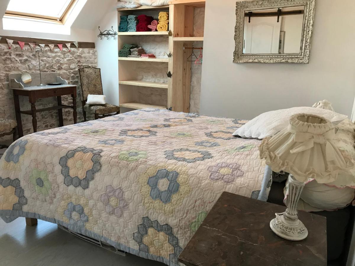 Le Jardin Des Fees Bed and Breakfast Savigny-le-Vieux Eksteriør billede