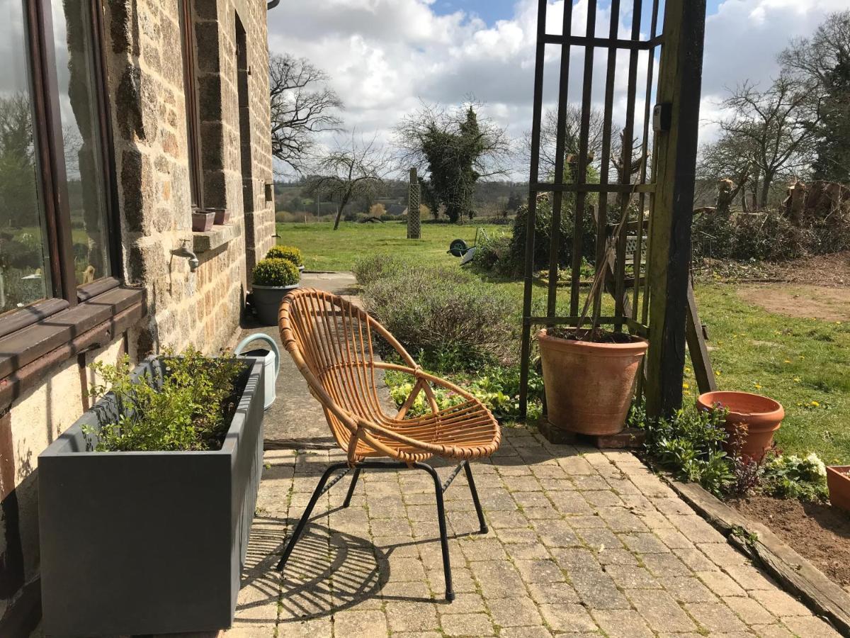 Le Jardin Des Fees Bed and Breakfast Savigny-le-Vieux Eksteriør billede