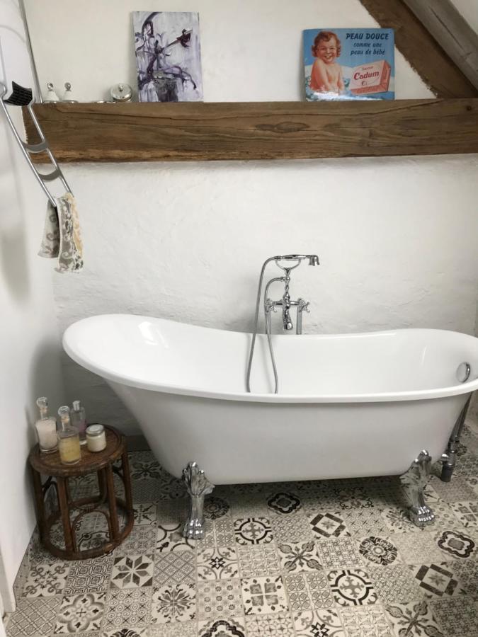 Le Jardin Des Fees Bed and Breakfast Savigny-le-Vieux Eksteriør billede