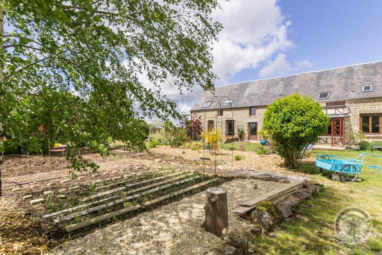 Le Jardin Des Fees Bed and Breakfast Savigny-le-Vieux Eksteriør billede