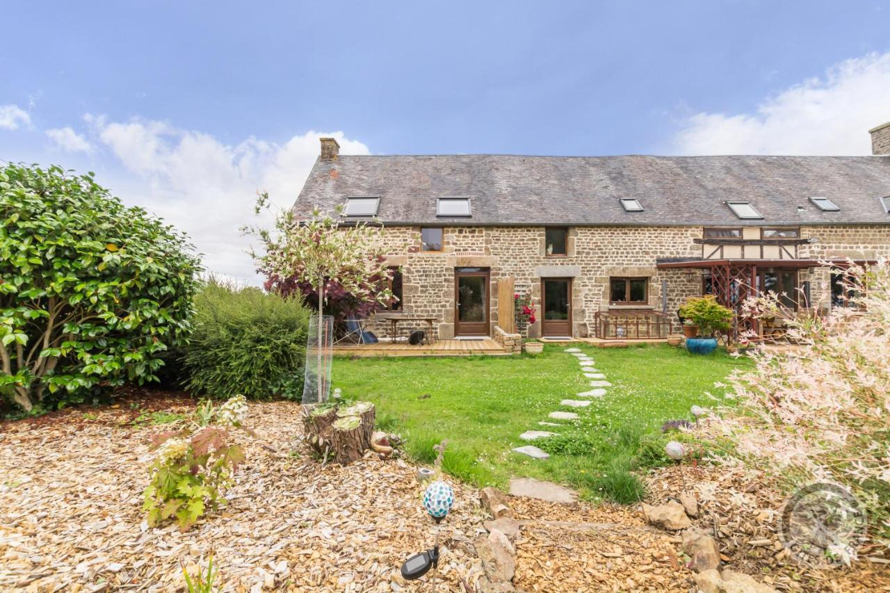 Le Jardin Des Fees Bed and Breakfast Savigny-le-Vieux Eksteriør billede