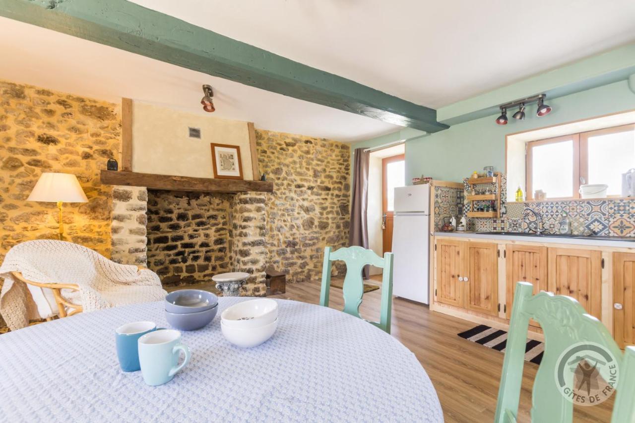 Le Jardin Des Fees Bed and Breakfast Savigny-le-Vieux Eksteriør billede